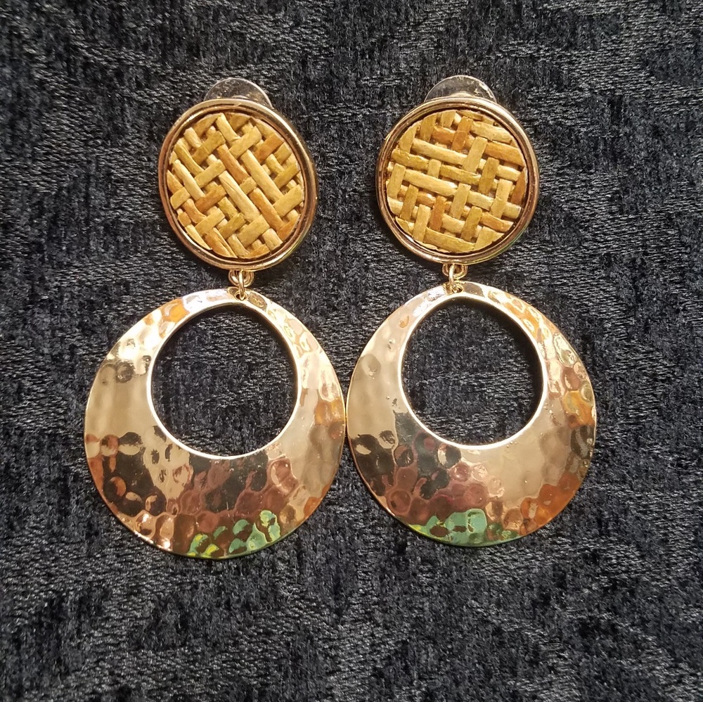 New Beautiful front hoop gold earrings! Flattering